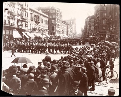 Vue de la marche de la police lors d